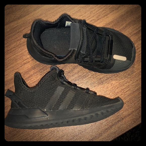 Toddler Adidas shoes - Picture 1 of 3